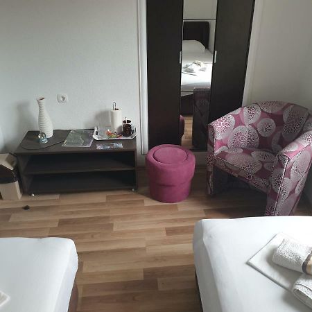 Nova Dvokrevetna Soba Sa Dva Odvojena Kreveta I Zajednickim Kupatilom Hotel Котор Екстериор снимка