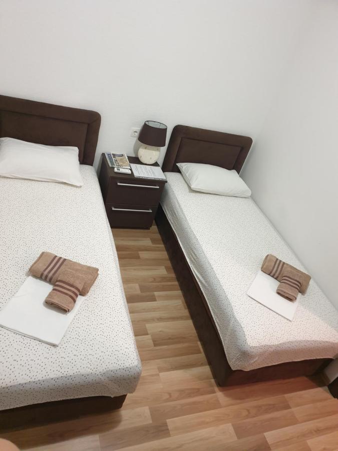 Nova Dvokrevetna Soba Sa Dva Odvojena Kreveta I Zajednickim Kupatilom Hotel Котор Екстериор снимка