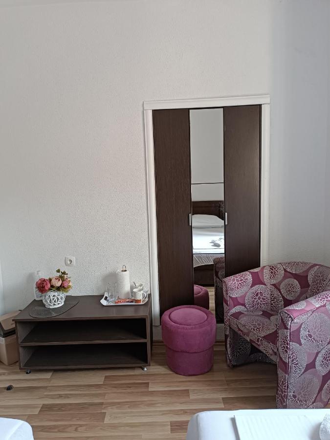 Nova Dvokrevetna Soba Sa Dva Odvojena Kreveta I Zajednickim Kupatilom Hotel Котор Екстериор снимка