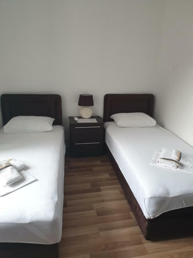 Nova Dvokrevetna Soba Sa Dva Odvojena Kreveta I Zajednickim Kupatilom Hotel Котор Екстериор снимка
